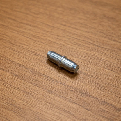 Soporta estante de metal con tope central 5mm 50/Unidades